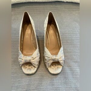 Kelly and Katie Neutral Ivory Bow Peep-Toe Heels